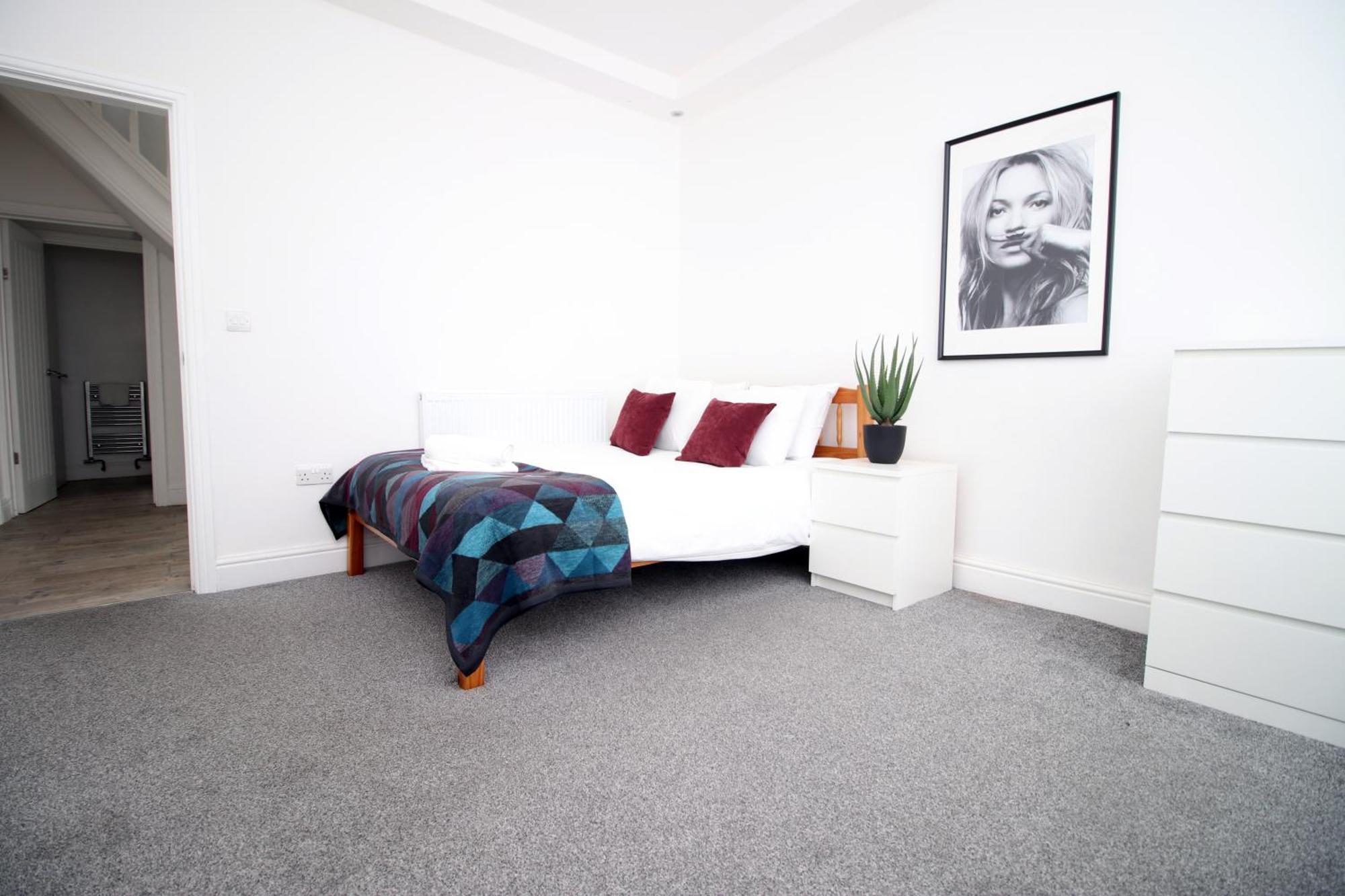 Royal Oak House - 5 Bedroom House - Wifi - Parking Cardiff Exterior foto